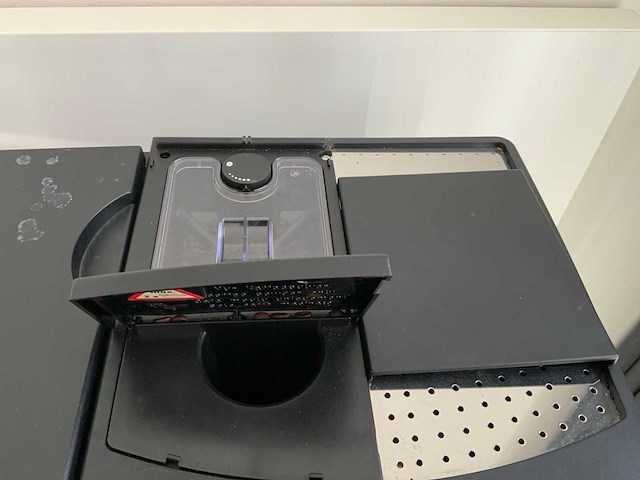 Jura impressa xs9 koffie- & espressomachine en kopjeswarmer - afbeelding 3 van  7