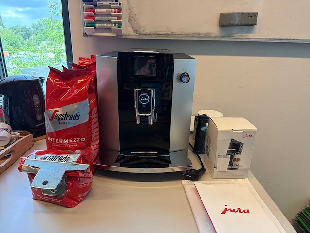 Jura koffie- & espressomachine met toebehoren - afbeelding 1 van  5