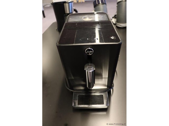 Jura volautomatische espressomachine type 681 - afbeelding 1 van  6