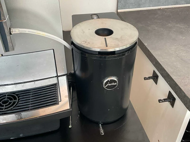 Jura x8 espressomachines met cool control - afbeelding 4 van  5