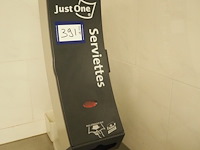 Just one - afbeelding 1 van  3