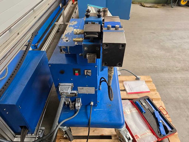 Jutec - 2000 - db-5000 - buigmachine - afbeelding 7 van  22
