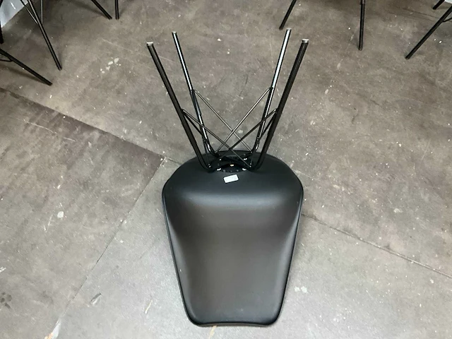 Jysk - kuipstoel monstrum / kastrup of ejby - wachtkamerstoelen (6x) - afbeelding 4 van  6