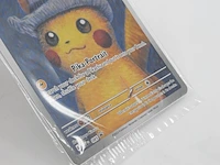 Kaart, pokémon, pikachu with grey felt hat svp 085 promo, 2023 - afbeelding 3 van  4