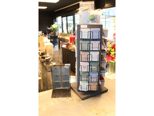 Kaartjes carrousel met ruim 600 kaartjes in diverse uitvoeringen. - afbeelding 4 van  4