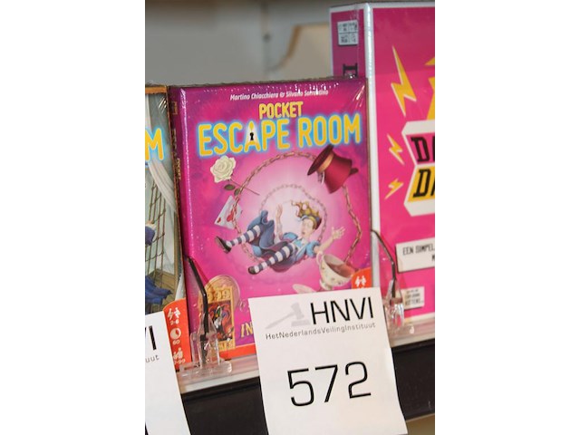 Kaartspel 999games pocket escape room in wonderland. - afbeelding 2 van  2