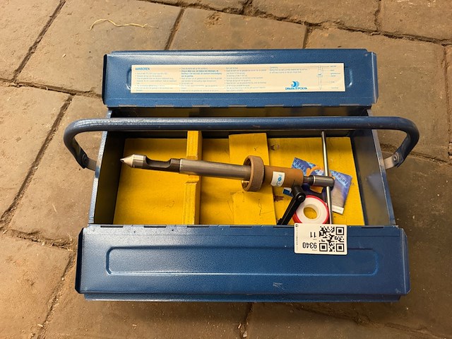 Kabel-aanboorgereedschap in metalen koffer, draka polva - afbeelding 1 van  3