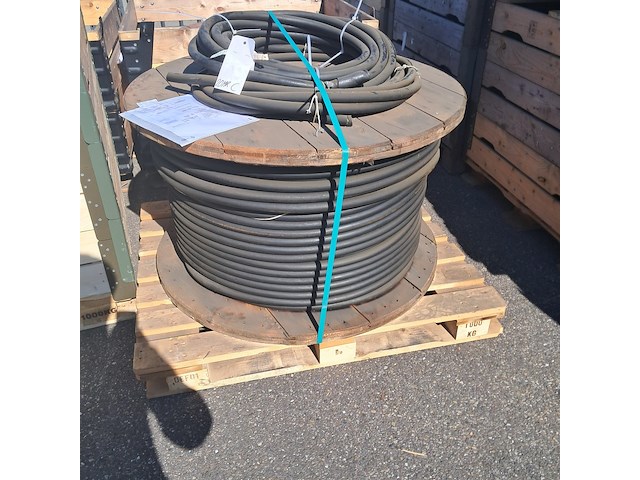 Kabel op houten haspel - afbeelding 1 van  4