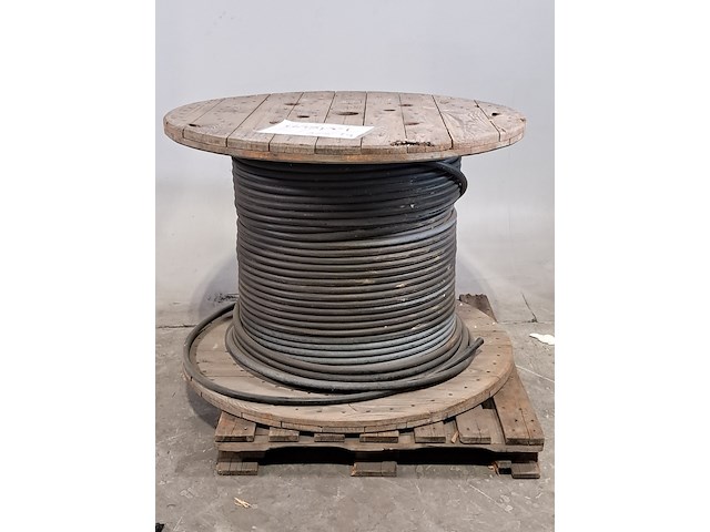 Kabel op houten haspel - afbeelding 1 van  6