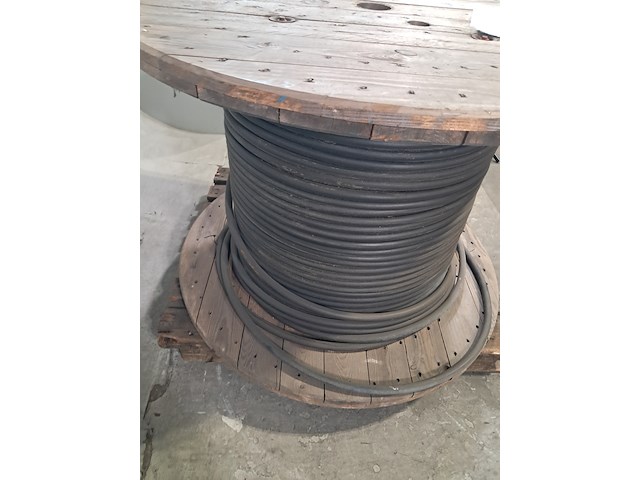 Kabel op houten haspel - afbeelding 6 van  6
