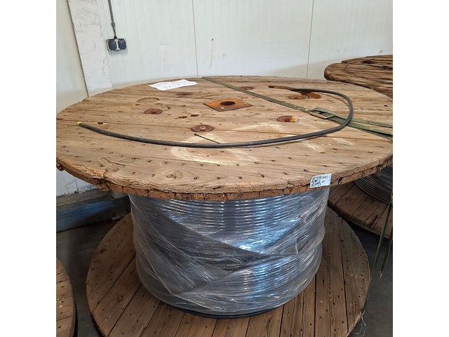 Kabel op houten haspel - afbeelding 4 van  6