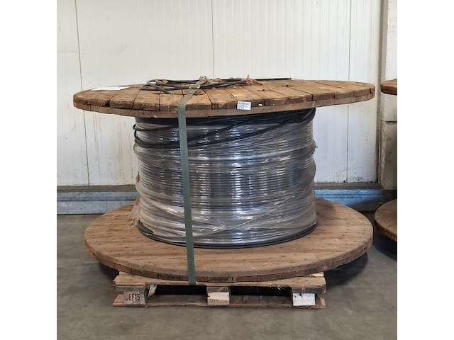 Kabel op houten haspel - afbeelding 1 van  5