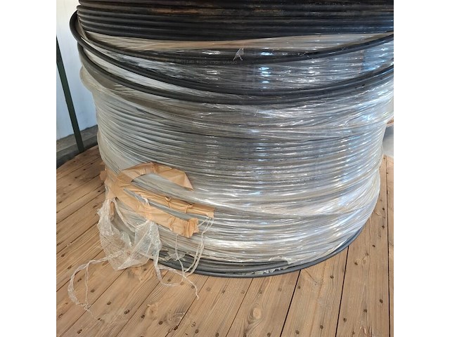 Kabel op houten haspel - afbeelding 3 van  5