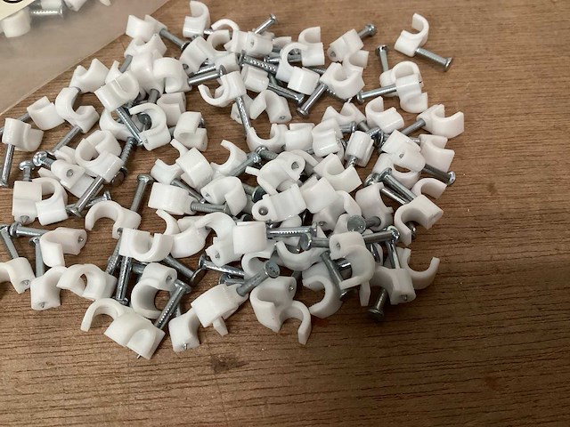 Kabelclip 4mm wit, zak 100 stuks (400x) - afbeelding 2 van  3