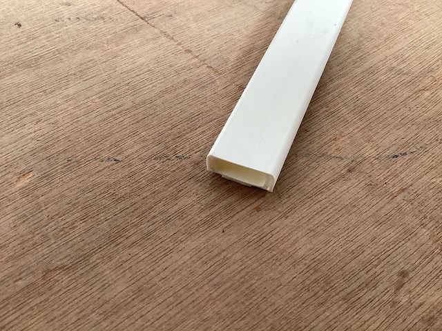 Kabelgoot 10x20, zelfklevend, lengte 95 cm (450x) - afbeelding 1 van  4