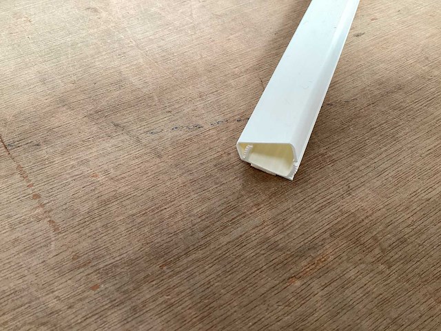 Kabelgoot 10x20, zelfklevend, lengte 95 cm (450x) - afbeelding 4 van  4