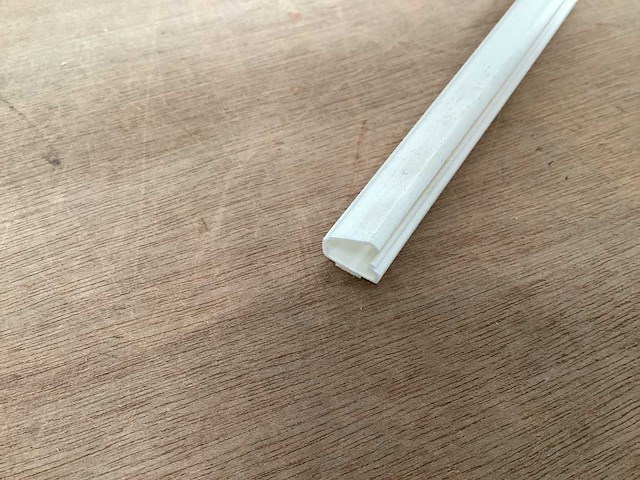 Kabelgoot 7x12, zelfklevend, lengte 95 cm (550x) - afbeelding 1 van  4