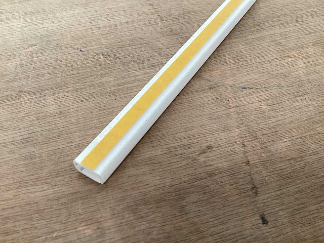 Kabelgoot 7x12, zelfklevend, lengte 95 cm (550x) - afbeelding 3 van  4