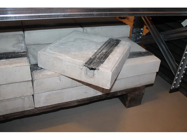 Kabelgoottegels 30x30x7 cm. 19 stuks. - afbeelding 2 van  2