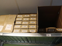 Kabelhangers op schap. 70 stuks. - afbeelding 1 van  2