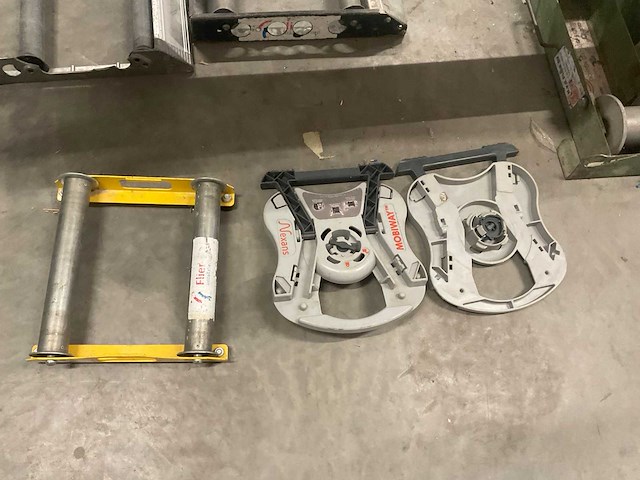 Kabelhaspel dragers en afroller - afbeelding 1 van  3