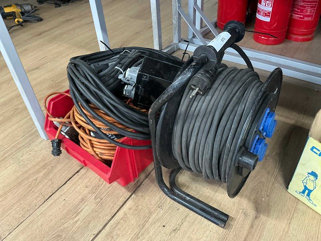 Kabelhaspel en divers - afbeelding 1 van  4