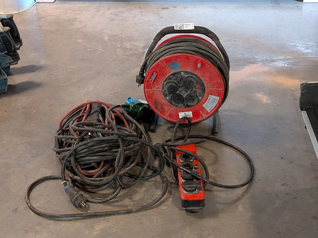 Kabelhaspel met diverse verlengkabels, 230v - afbeelding 1 van  5