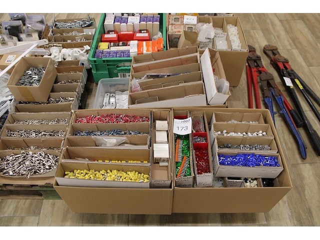 Kabelschoenen in diverse uitvoeringen in drie dozen. - afbeelding 1 van  2