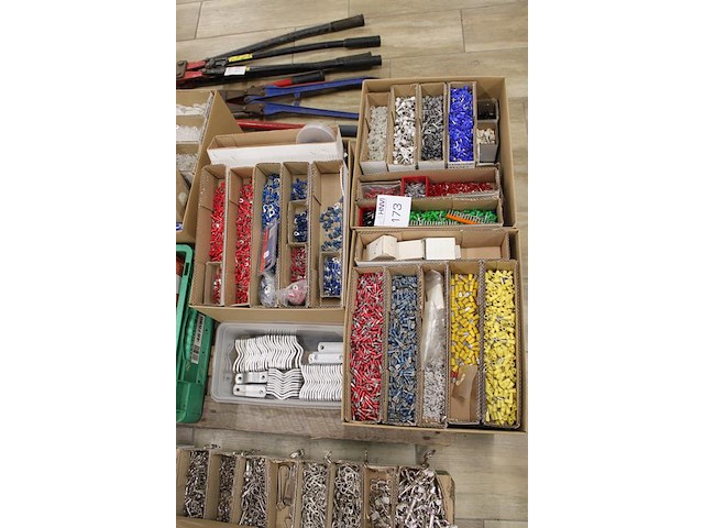 Kabelschoenen in diverse uitvoeringen in drie dozen. - afbeelding 2 van  2