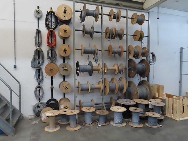 Kabelstelling met inhoud - afbeelding 1 van  26