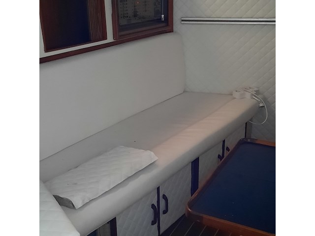 Kajuit motorboot, sea ray, 390 express, 1987 - afbeelding 19 van  142