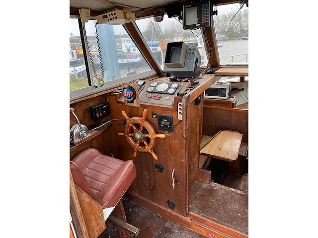 Kajuitboot opknapper - afbeelding 13 van  15