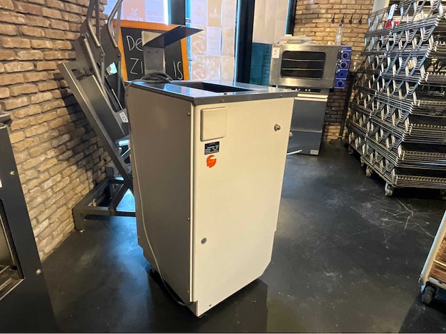 Kalmeijer kba 11 broodsnijmachine - afbeelding 3 van  7