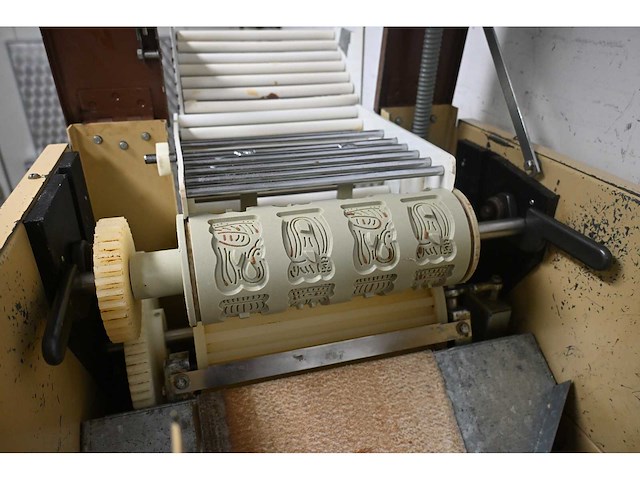 Kalmeijer kgm koekjesmachine met 3 vormwalsen - afbeelding 5 van  8