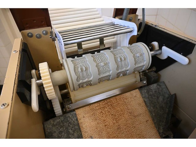 Kalmeijer kgm koekjesmachine met 4 vormwalsen - afbeelding 2 van  10