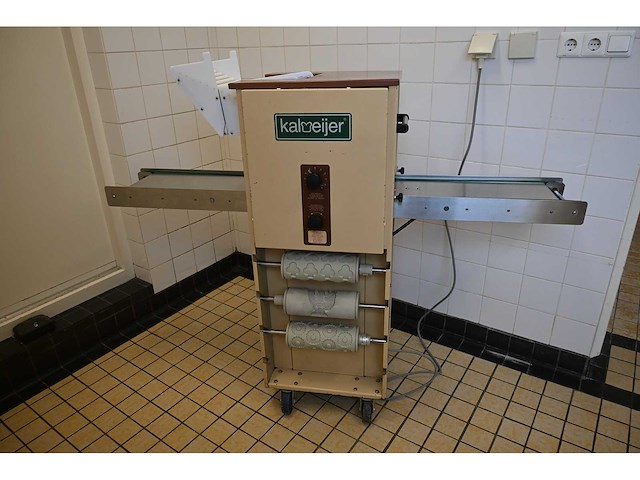 Kalmeijer kgm koekjesmachine met 4 vormwalsen - afbeelding 1 van  10