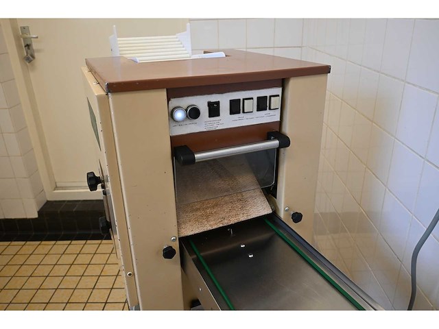Kalmeijer kgm koekjesmachine met 4 vormwalsen - afbeelding 7 van  10