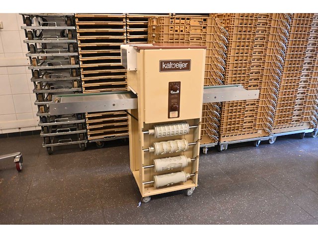 Kalmeijer kgm koekjesmachine met 6 vormwalsen - afbeelding 1 van  16