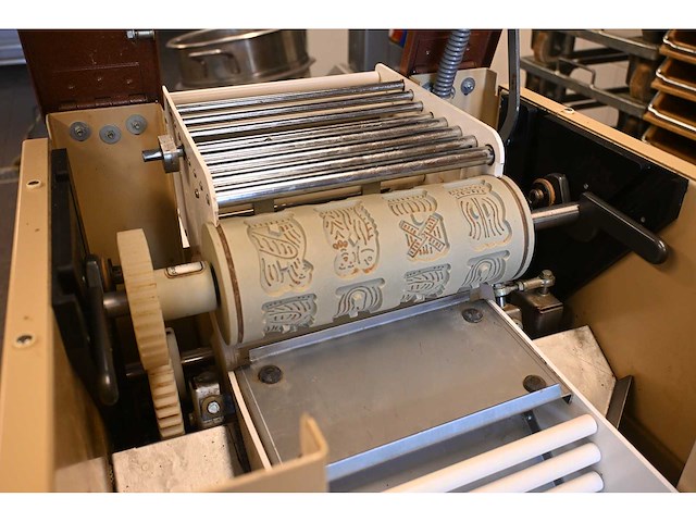 Kalmeijer kgm koekjesmachine met 6 vormwalsen - afbeelding 12 van  16