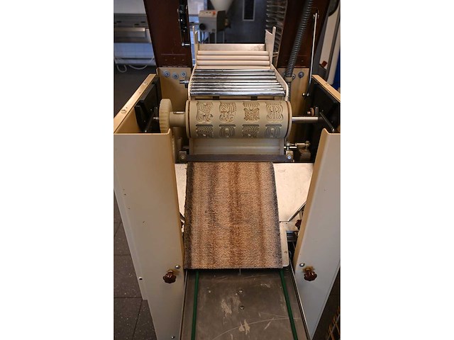 Kalmeijer kgm koekjesmachine met 6 vormwalsen - afbeelding 13 van  16