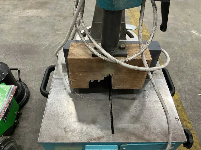 Kaltenbach onderlopende afkortcirkelzaagmachine - afbeelding 2 van  3