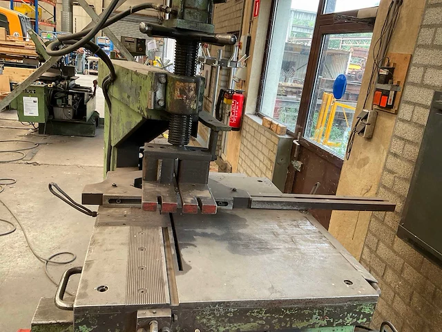 Kaltenbach rk afkortcirkelzaagmachine - afbeelding 8 van  10