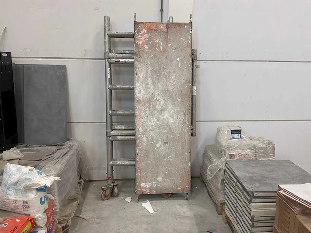 Kamersteiger en divers gereedschap - afbeelding 1 van  4