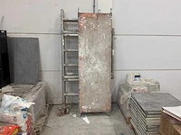 Kamersteiger en divers gereedschap