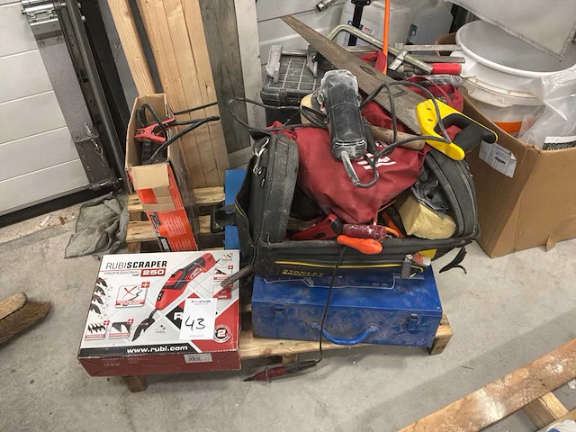 Kamersteiger en divers gereedschap - afbeelding 4 van  4