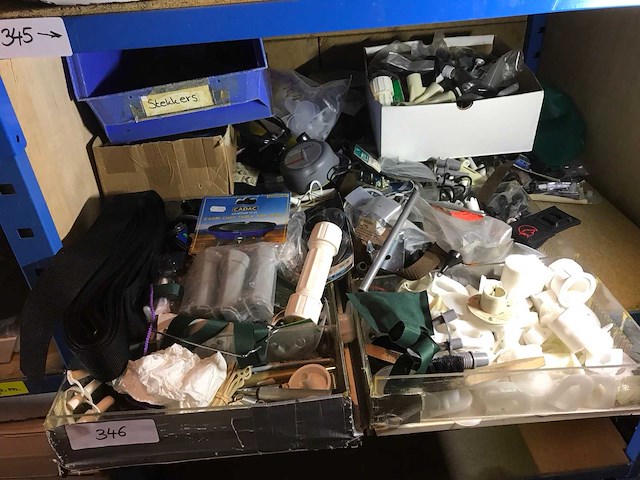 Kampeertoebehoren w.o. doppen - afbeelding 1 van  1