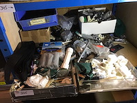 Kampeertoebehoren w.o. doppen - afbeelding 1 van  1