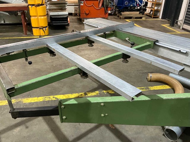 Kamro - 1977 - formaatcirkelzaagmachine - afbeelding 2 van  15