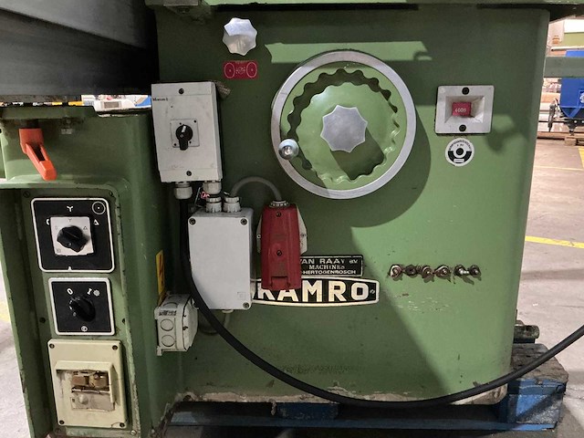 Kamro - 1977 - formaatcirkelzaagmachine - afbeelding 12 van  15