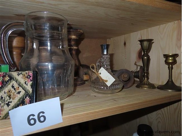 Kandelaars, kruiken, vintage kleurpotloden enz…. - afbeelding 2 van  4